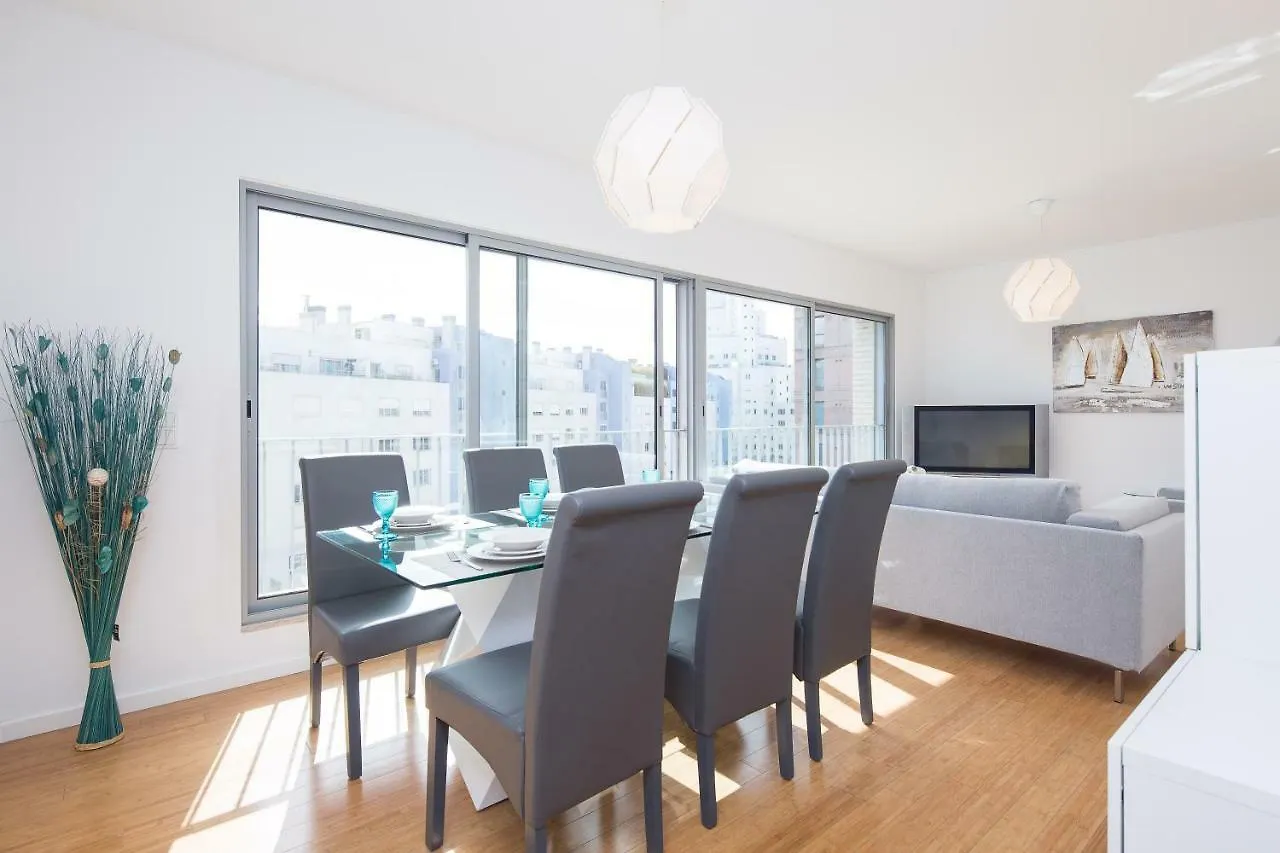 Lisbon Expo Apartment 0*,